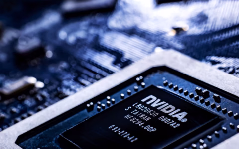 英伟达(Nvidia)还能翻几倍？AI硬件之王的未来挑战与机遇全解析
